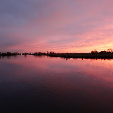 Mooi Vakantiehuis Prachtig Gelegen Aan Het Water Rijpwetering 외부 사진